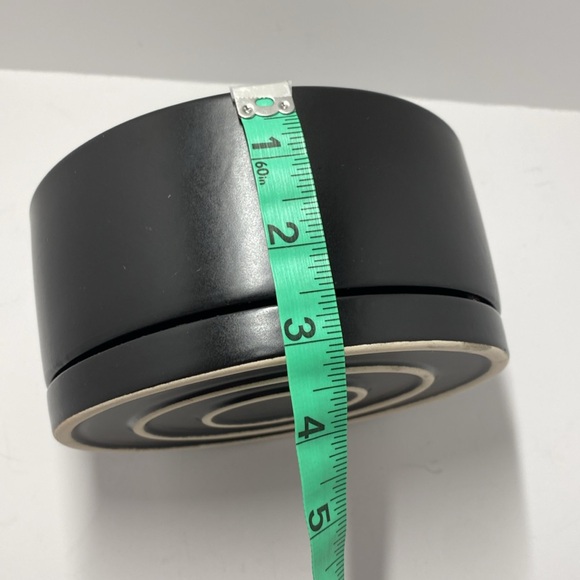 Low profile with built in drip saucer succulent pot. - Picture 4 of 6